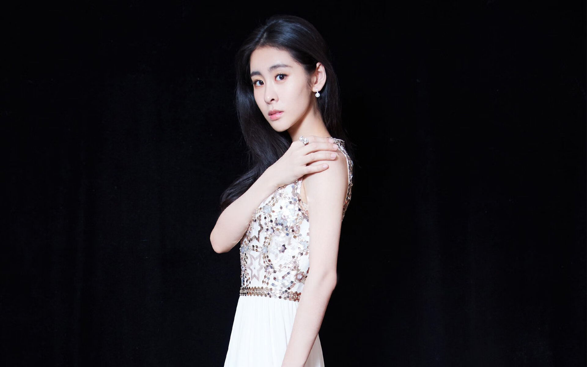 开云·体育官方网站入口-朱婷鼓励队友突破自我迎接挑战，朱婷带队出发